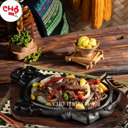 焦げたバッファローのピーマン添え