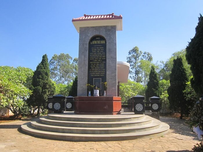 フイン・トゥック・カン氏の墓