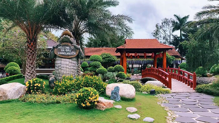 Trại cá sấu Long Xuyên