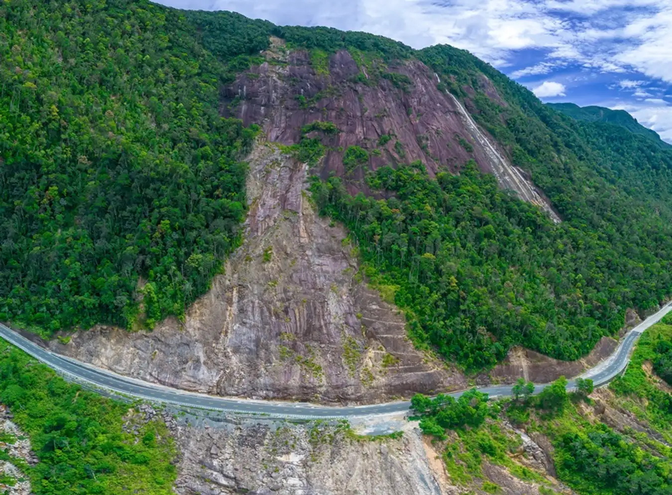 Experience the longest winding mountain pass in Vietnam