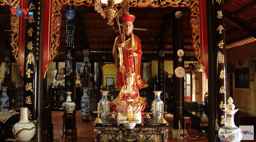 ティエン チャウ パゴダはヴィンロンで最も古い寺院です。