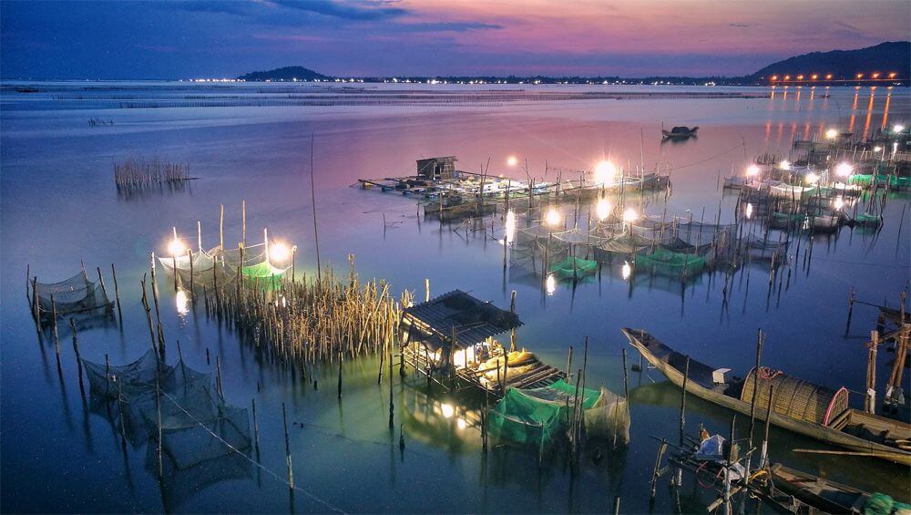 이곳의 자연은 너무나 매력적이고 시적이며, 아름다움의 모든 기준을 훨씬 뛰어넘고, 언어로 상상하는 것조차 뛰어넘습니다.