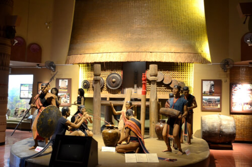 ベトナム民族の彫像