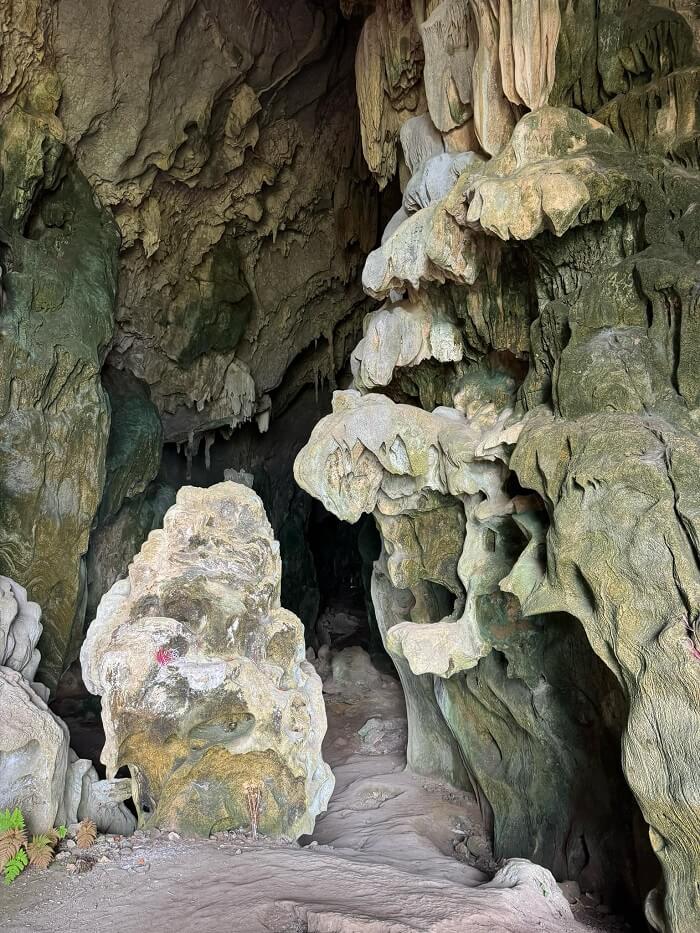 Vẻ đẹp bên trong động Pa Thơm rất ấn tượng.