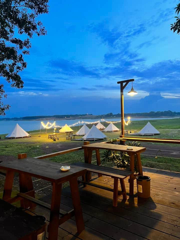 エマは自然への回帰を常に歓迎する平和な家、「ドアの後ろで嵐が止まる家」です。