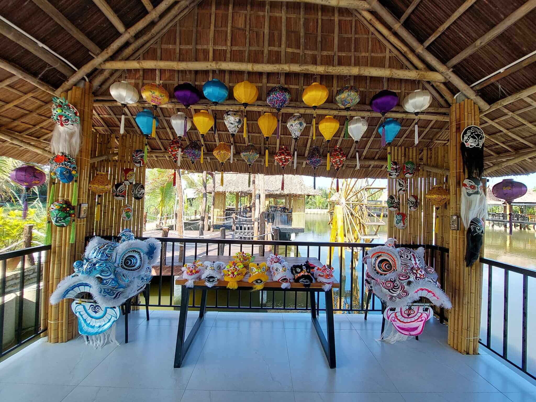 EXPERIENCE LEARNING TO MAKE LANTERN AND GO ON A BAG BOAT