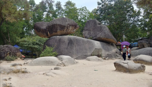 Hòn Trống Mái - điểm du lịch hot số 1 Sầm Sơn