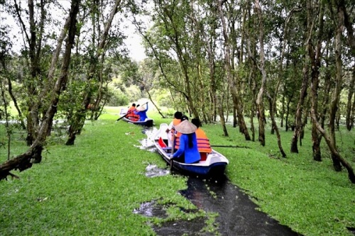 Bac Lieu Bird Park는 매력적인 생태 관광 사이트입니다.