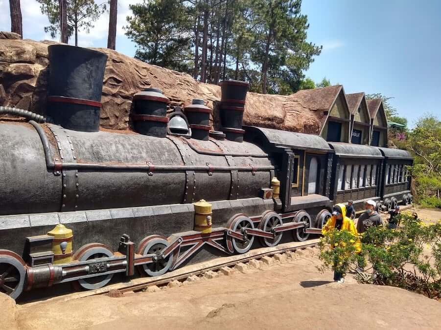 Đường Hầm Điêu Khắc Đà Lạt