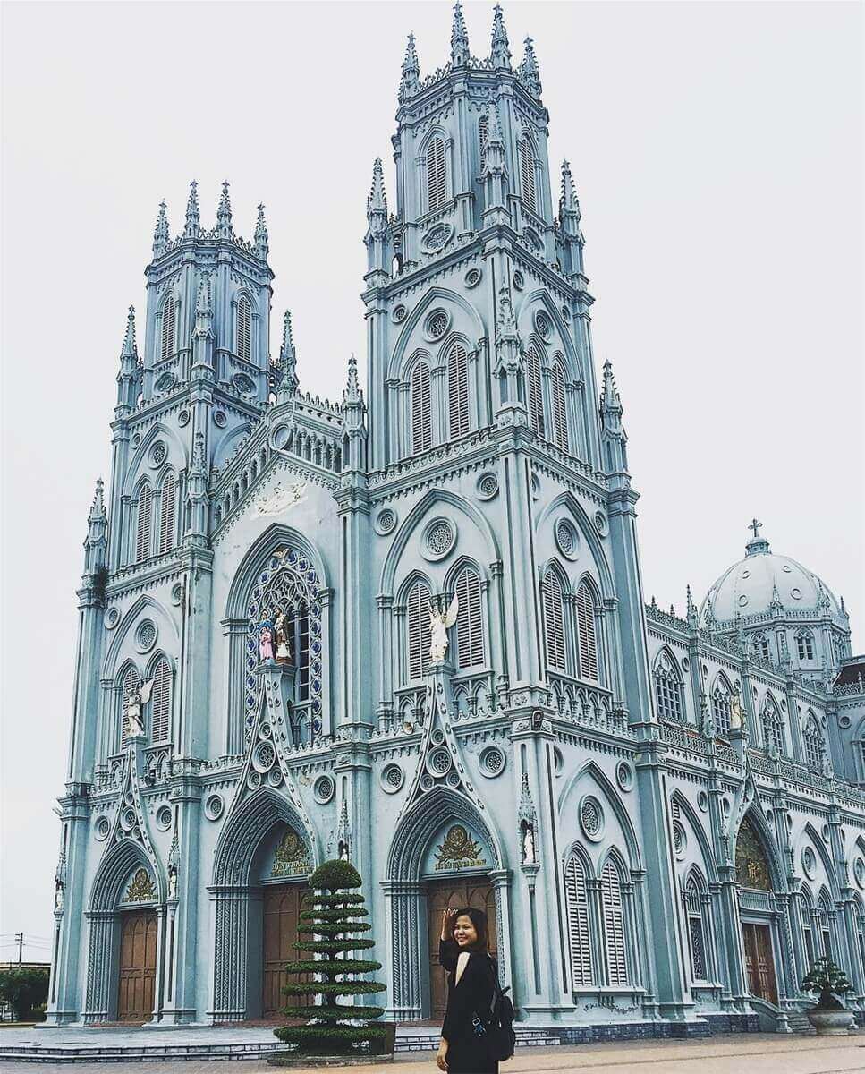 「教会の地」に戻って、妖精のような美しい大聖堂を眺めましょう