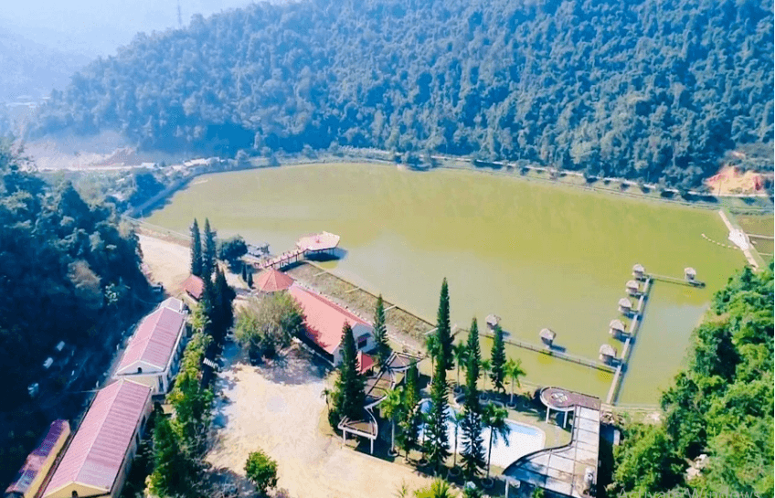 Khu du lịch khoáng nóng U Va hấp dẫn khách du lịch.