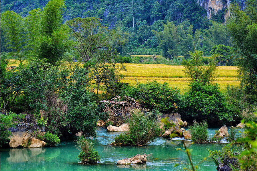 キーソン川の魅力的な水