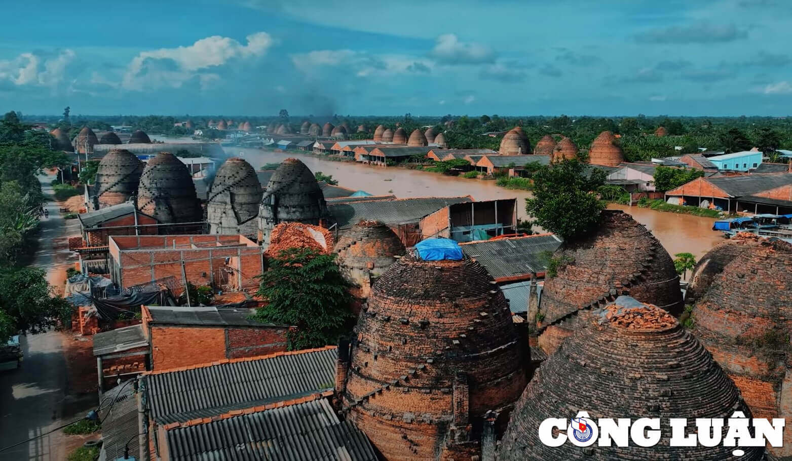 ラックはヴィンロンのエキサイティングな「赤い王国」に入りました