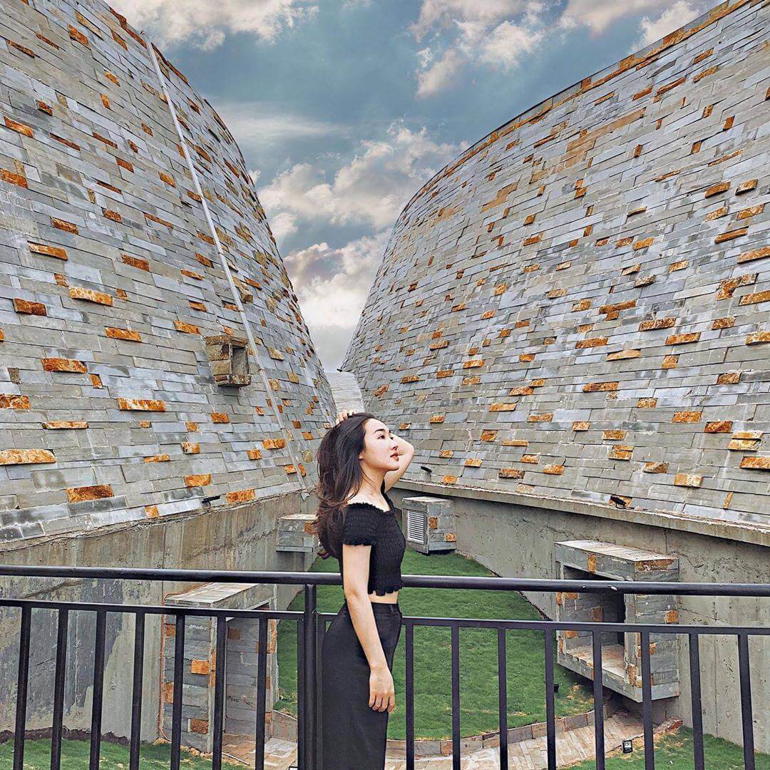 ユニークな写真を撮りたいなら、バックパックに荷物を積んで、チュン グエン コーヒー ビレッジへ行きましょう。