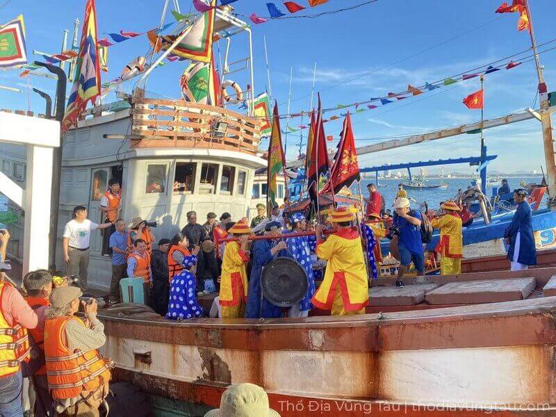 붕따우의 Nghinh Ong Thang Tam 축제