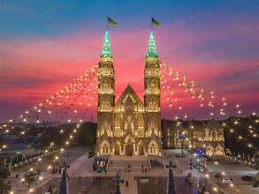 クリスマスにバリア・ブンタウで最も古くて新しい教会を探索