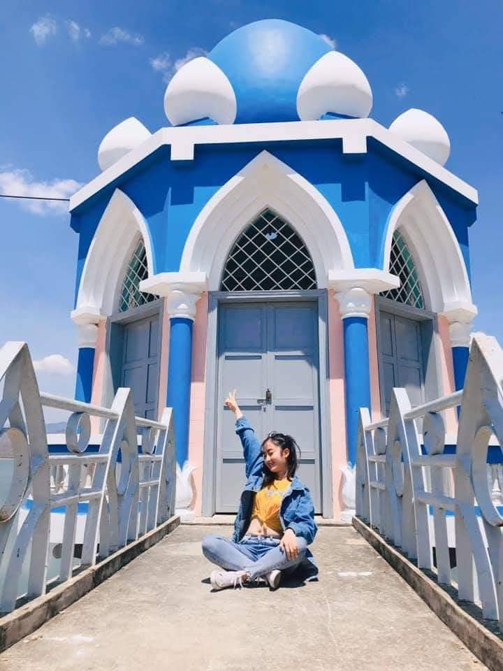 Not only does Ca Day lake have pristine natural scenery, it also offers many interesting experiences such as boating, camping,...