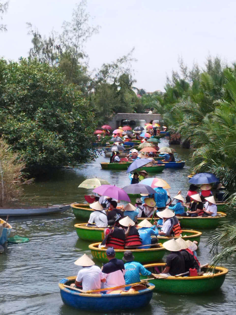 EXPERIENCE LEARNING TO MAKE LANTERN AND GO ON A BAG BOAT