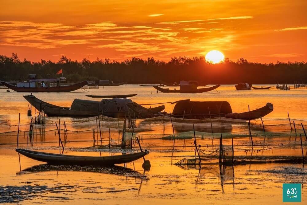 Vẻ đẹp xanh thẳm say lòng người của sóng nước phá Tam Giang