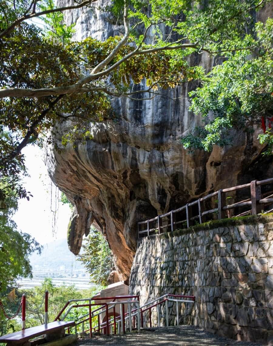 機会があれば、ぜひ一度タックドンに来て、おとぎ話のような魔法の空間を感じ、この美しい土地の美しさをもっと発見してください。