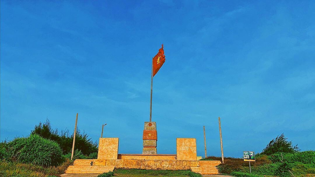 Cột cờ Phú Quý