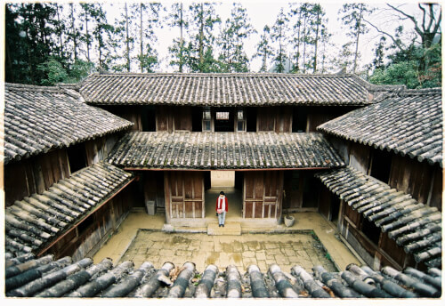 ハザンの岩場台地にある邸宅「キングキャット」を発見