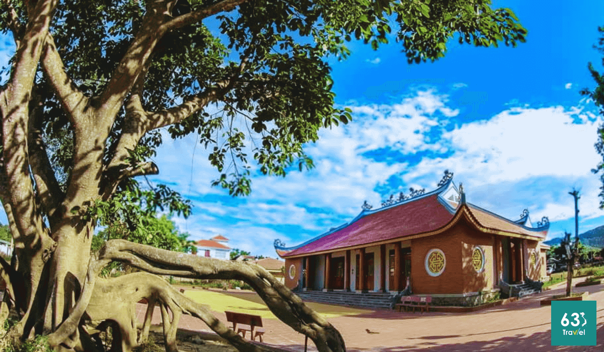 Di Tích Lịch Sử Lăng Mộ và Nhà Thờ Đề Đốc Lê Trực - Quảng Bình