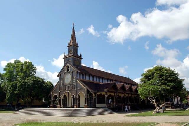 Kon Tum 목조 교회