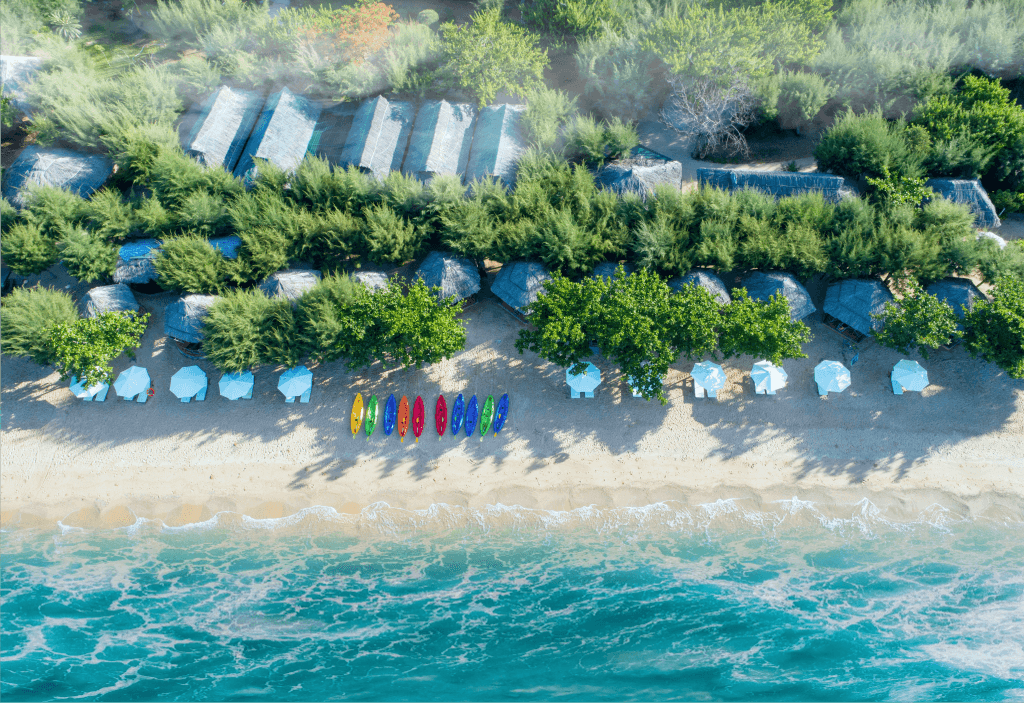 An Binh beach has a 2km long coastline, with a unique semicircular curve, gently stretching, and jade green water typical of Nha Phu lagoon.