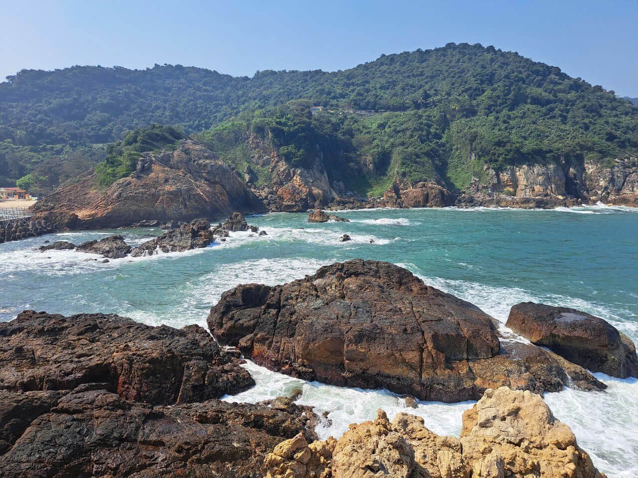 Mời bạn ghé đảo Hòn Mê để khám phả vẻ đẹp đầy mê hoặc nơi đại dương bao la