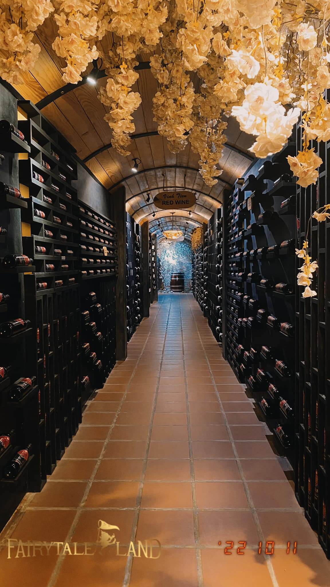 ヴィンティエンのワインセラーも忘れずに訪れてください