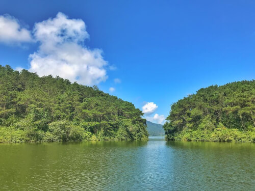 晴れた日のクオンタン湖