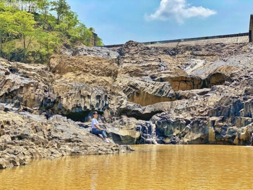 ザライの百万年前の石造りのビーチの雄大な美しさ