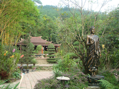 「おとぎの国」の真ん中で迷ったフエン・コン・ソン・トゥオン