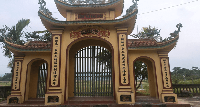 グエン・トゥアン・ティエンの墓と寺院の遺跡エリア