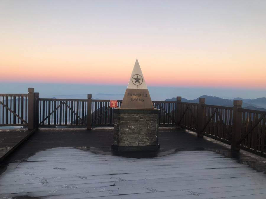 雲の上：ベトナムで最も美しい雲狩りの場所を発見
