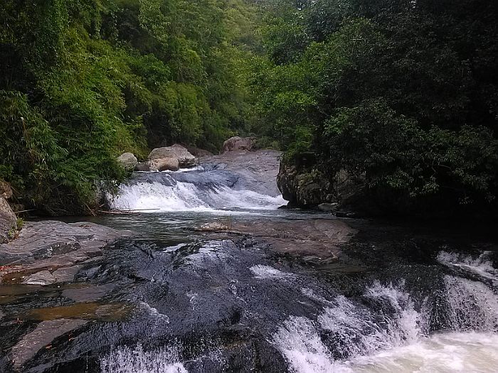 Da Ban 폭포 지역을 방문하세요