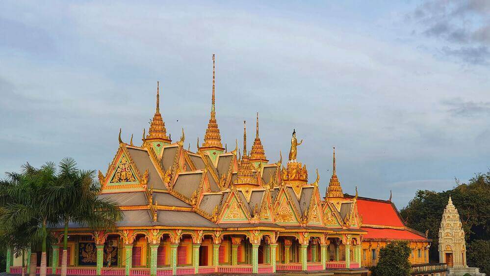 各寺院はまったく異なるスタイルを持っており、訪問者に次々と驚きを与えます。