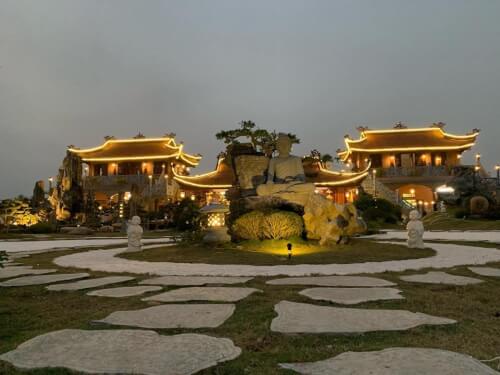 夜のファット クアン パゴダの美しさ