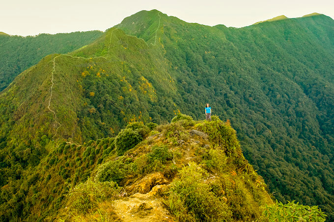 Tà Xùa là một trong những ngọn núi do ba đỉnh núi hợp thành, trong đó có đỉnh cao nhất 2865 m