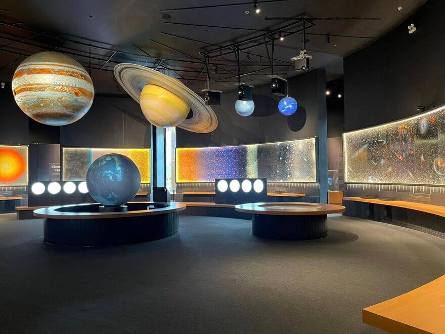 베트남의 우주 매니아를 위한 독특한 경험은 천문학 과학 센터에서만 가능합니다.