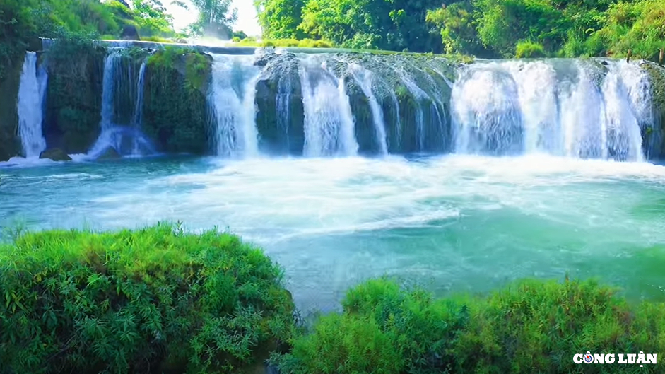 カオバンのチュンカイン山岳地帯にあるコーラ滝の詩的な美しさ