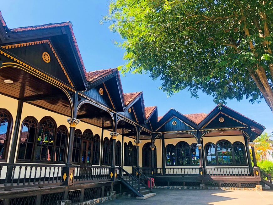 Nhà thờ gỗ Chính tòa