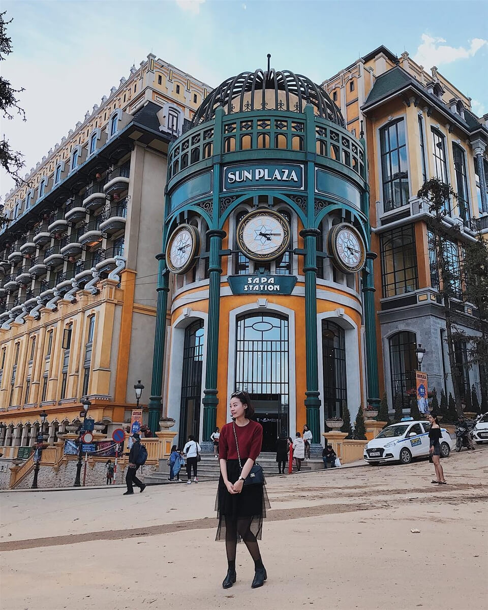 ハノイの中心部にあるヨーロッパコーナー。若者たちはチェックインするために携帯電話をかざして美しい写真を撮るだけです