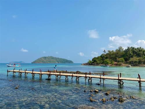 ナムドゥ島の美しいビーチとビーチ
