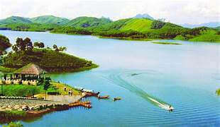 「山の中のハロン湾」はハノイから140キロ、週末の暑さから逃れるためゲスト同士が招待