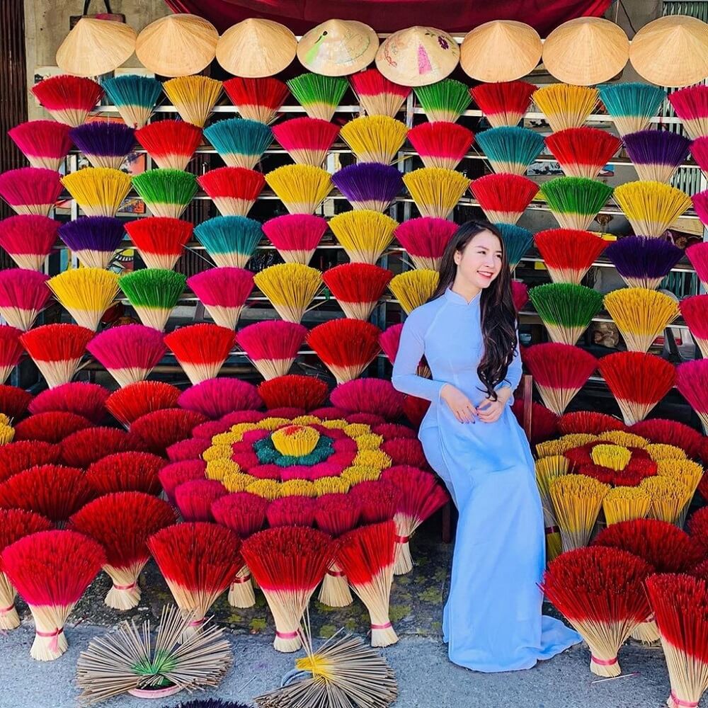 모두 포토제닉한 배경을 만들어 자유롭게 포즈를 취하고 반짝이는 사진을 찍을 수 있습니다.