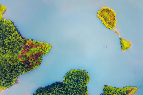 上空から見たクンタン湖