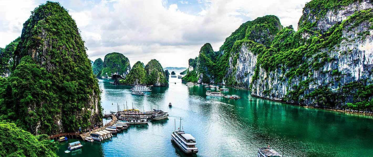 Làng chài Cửa Vạn