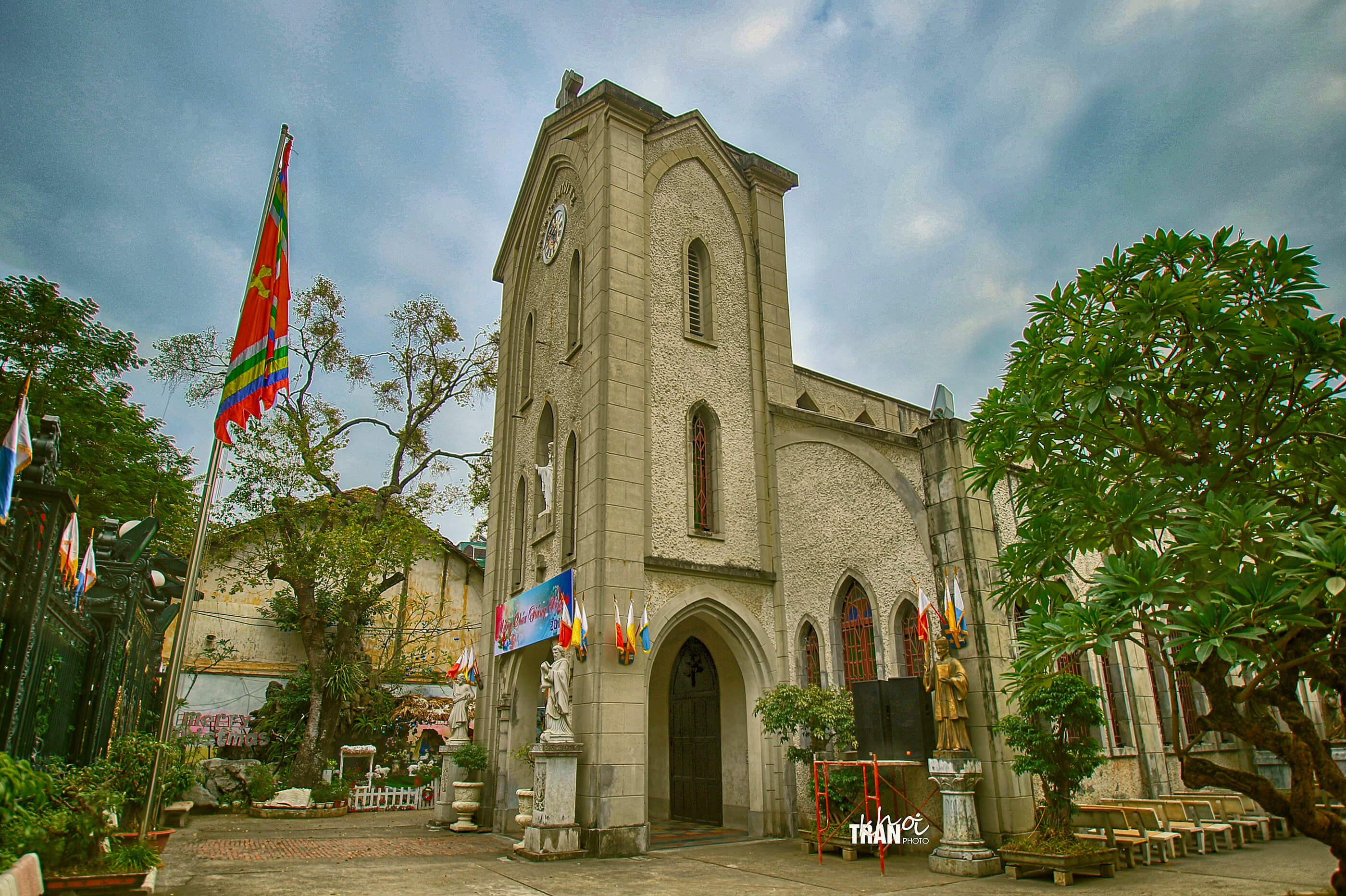 Nhà Thờ Hàm Long